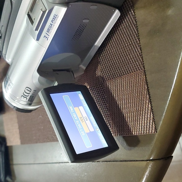 Used Panasonic 3CCD Mega O.I.S.Camcorder with carrying case,charger and remote - Picture 5 of 11